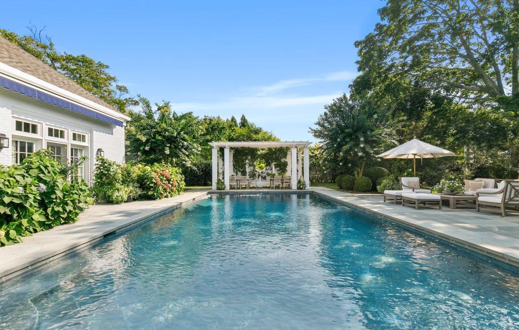 251 Captains Neck Lane Southampton Main