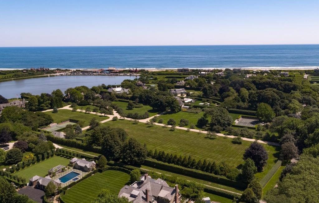 408 First Neck Lane Southampton Main